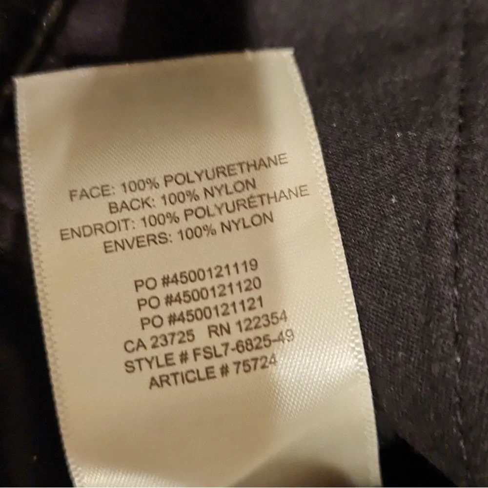 ARITZIA WILFRED VEGAN LEATHER HIGH
RISE TAPERED CARGO PANTS, size 2 - Picture 9 of 9
